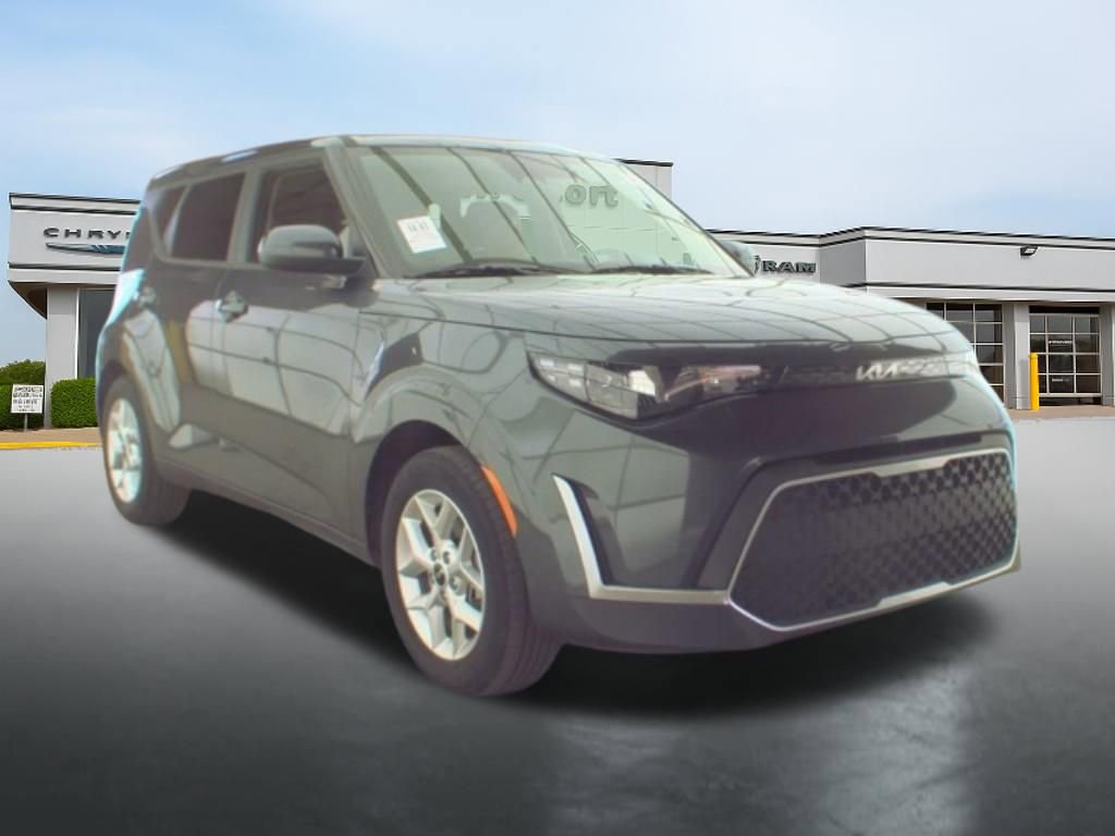 Used 2025 Kia Soul LX FWD image 5