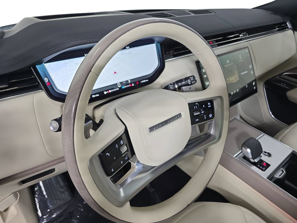 Used 2025 Land Rover Range Rover SE AWD/4WD image 4