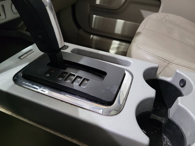 Used 2010 Mercury Mariner Premier image 34