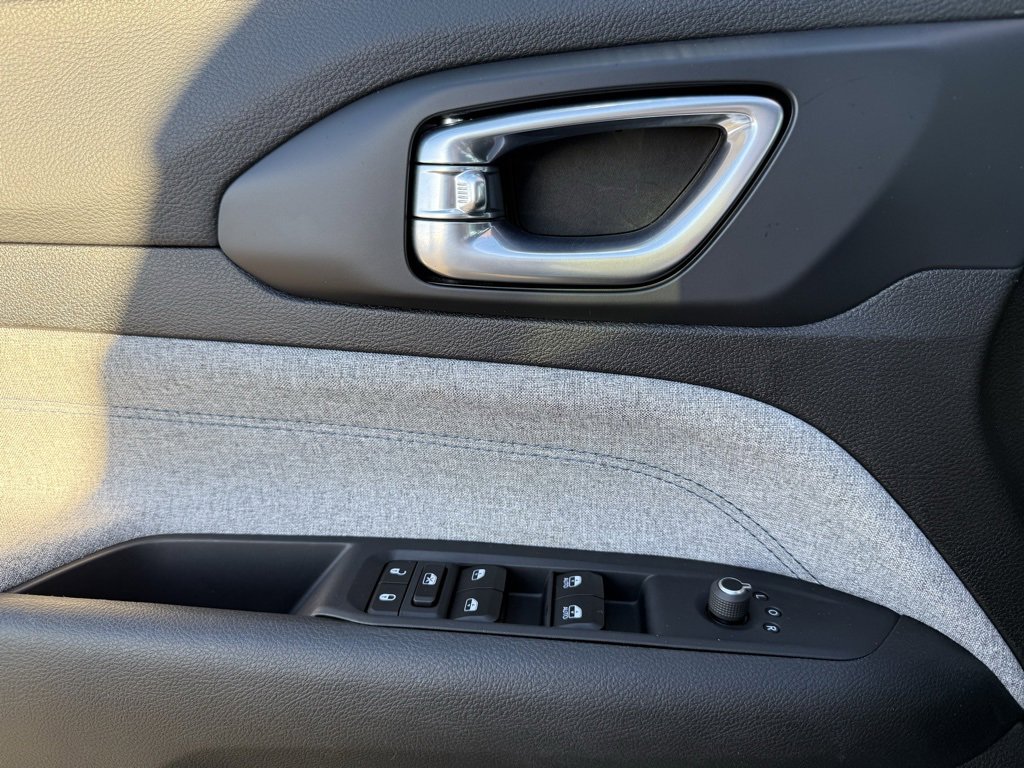 Used 2024 Jeep Compass Sport image 23