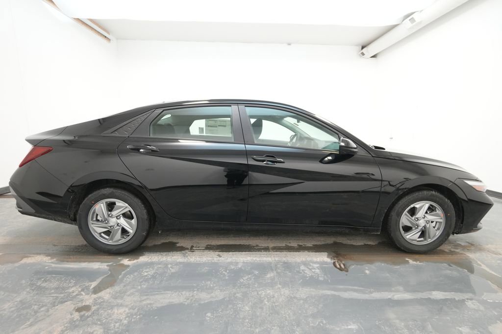 New 2026 Hyundai Elantra SE image 10