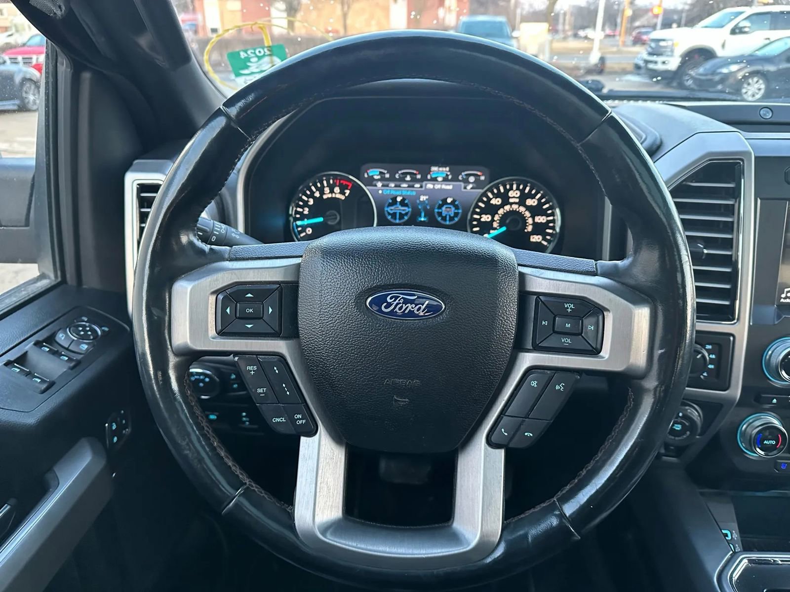 Used 2018 Ford F150 Platinum w/ Equipment Group 701A Luxury image 18