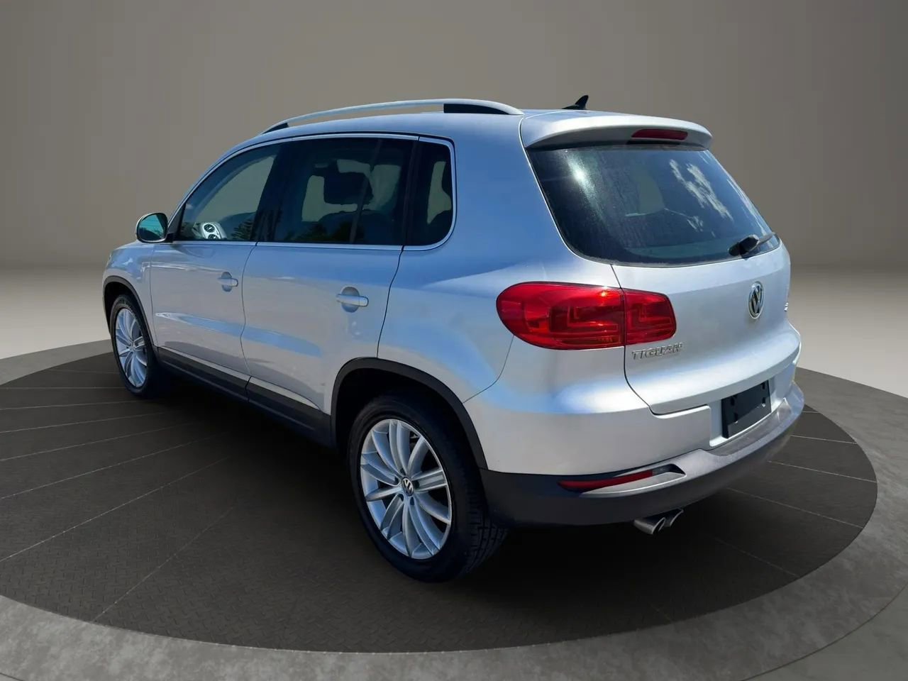 Used 2013 Volkswagen Tiguan SE FWD image 7