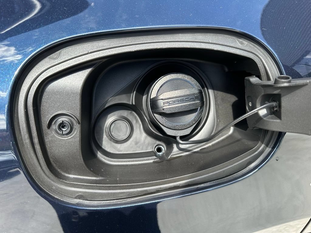 Certified 2025 Porsche Cayenne E-Hybrid Coupe AWD/4WD image 37