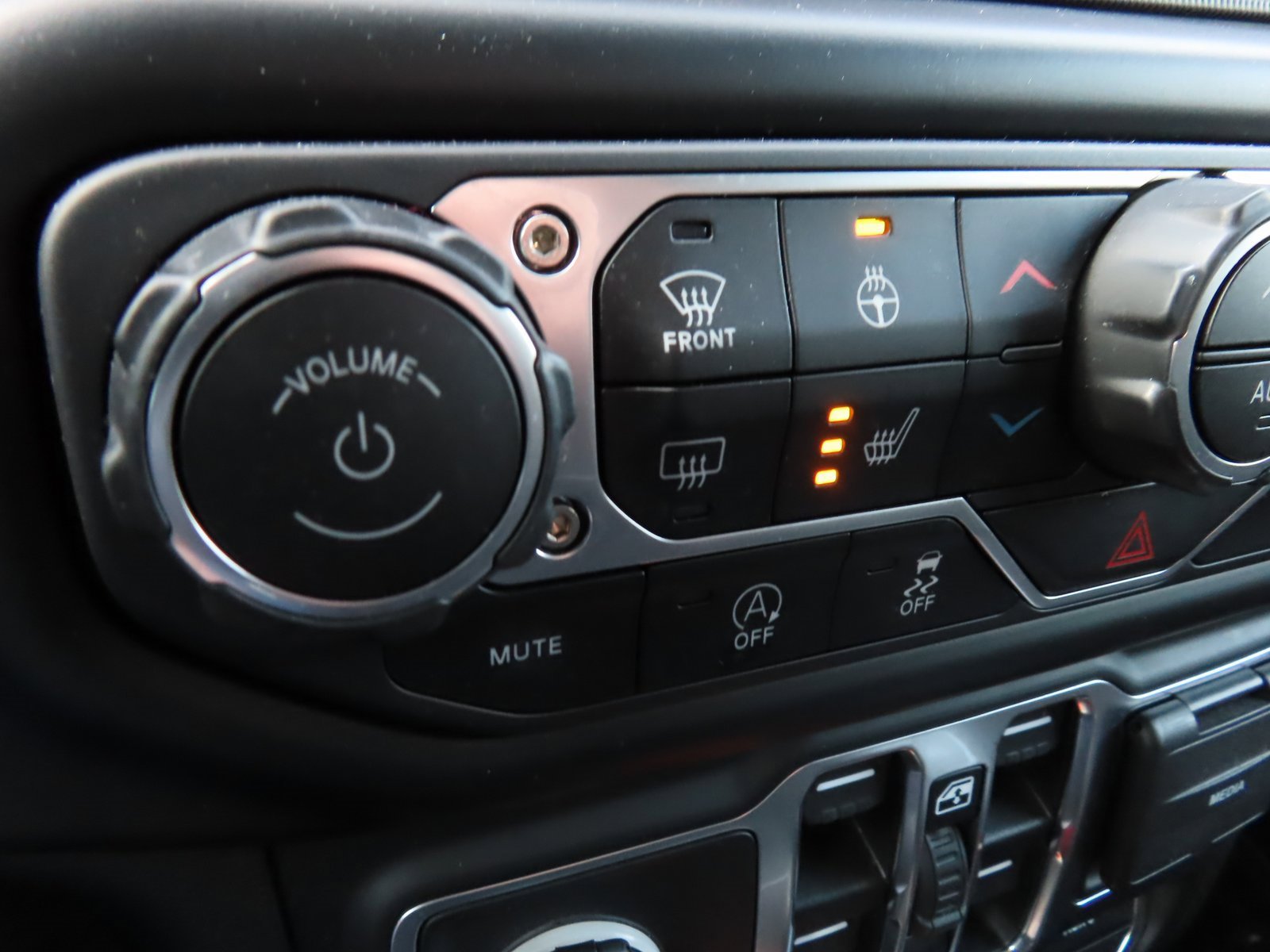 Used 2023 Jeep Wrangler Rubicon w/ Cold Weather Group image 28