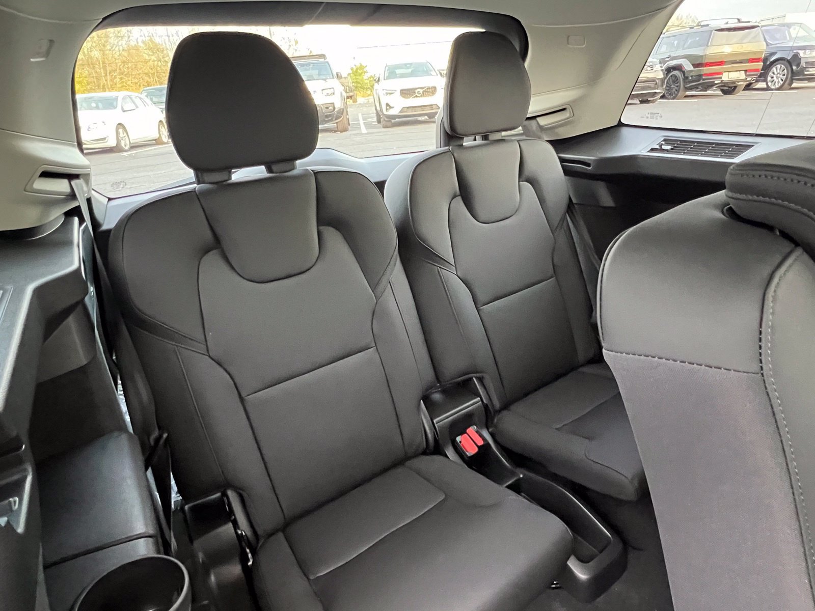 New 2026 Volvo XC90 B6 Plus w/ Protection Package Premier AWD/4WD image 16