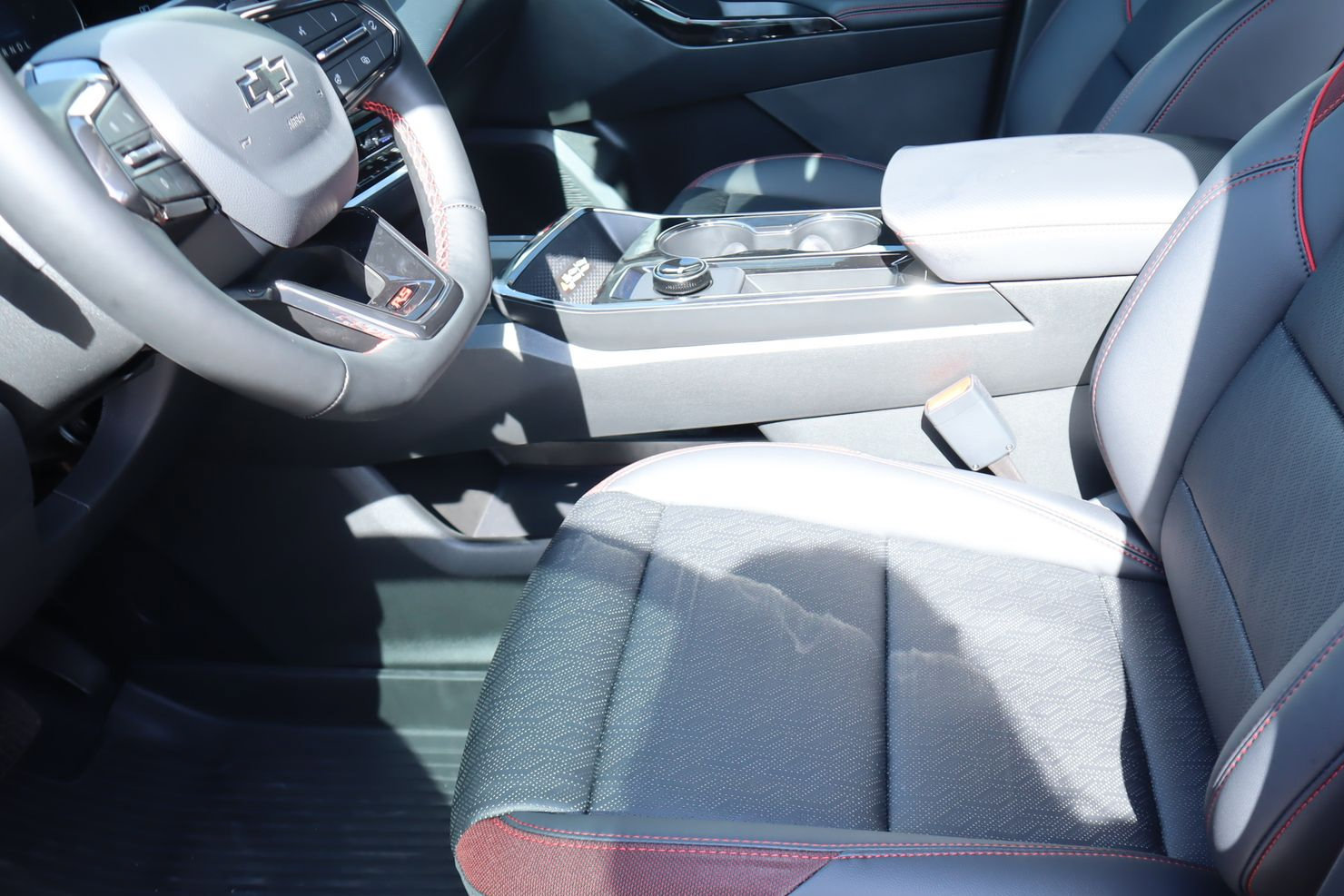 New 2027 Chevrolet Equinox RS w/ Safety and Technology Package AWD/4WD image 10