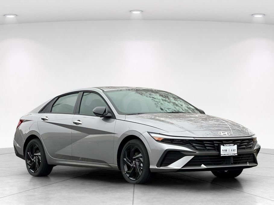 New 2026 Hyundai Elantra SEL FWD image 2