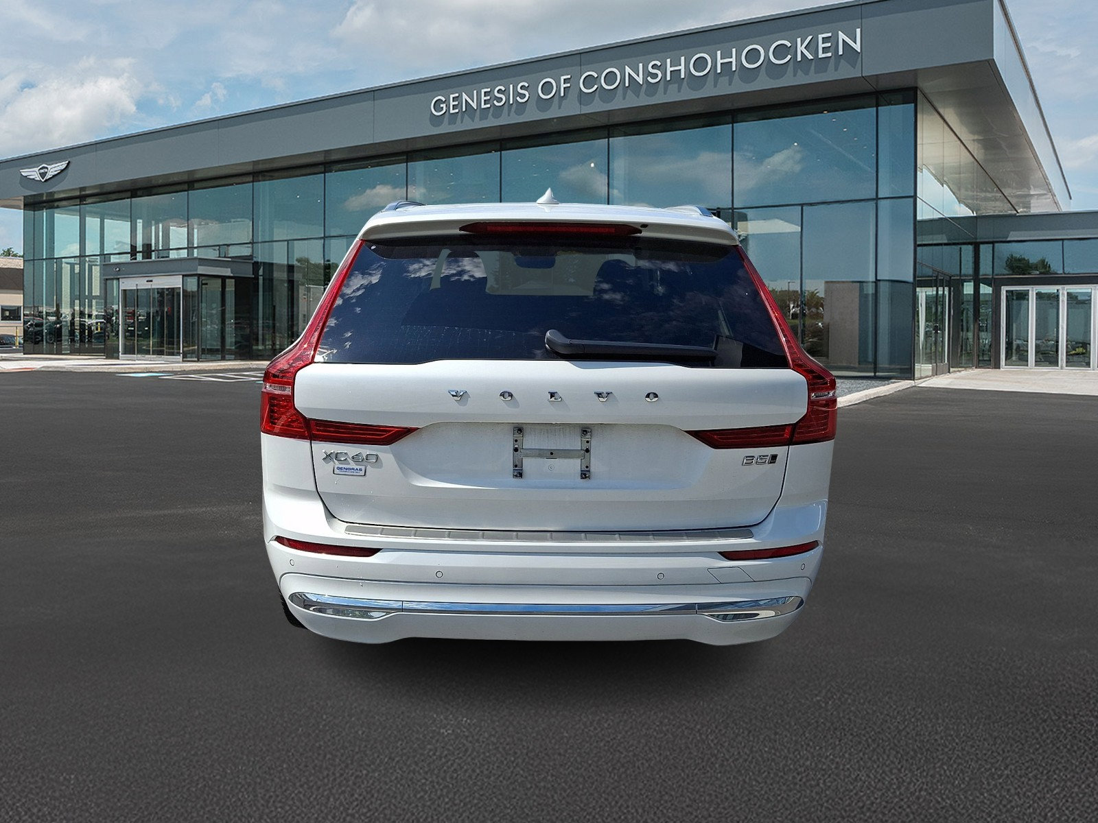 Used 2023 Volvo XC60 B5 Plus AWD/4WD image 5
