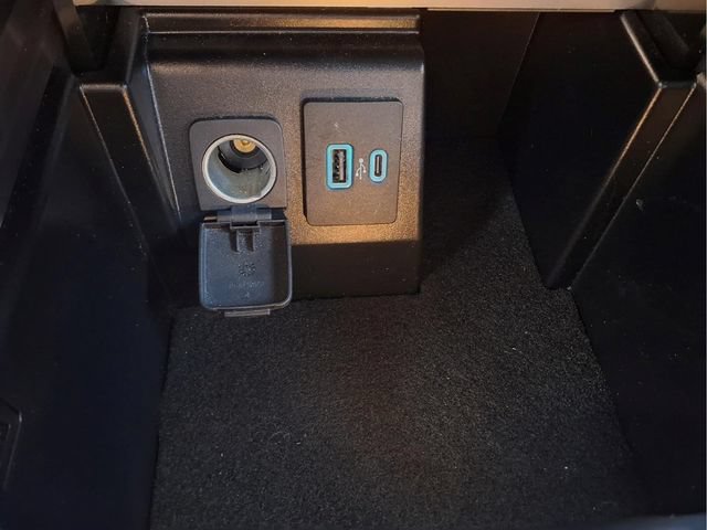 Used 2023 Ford Explorer XLT w/ Equipment Group 202A AWD/4WD image 26