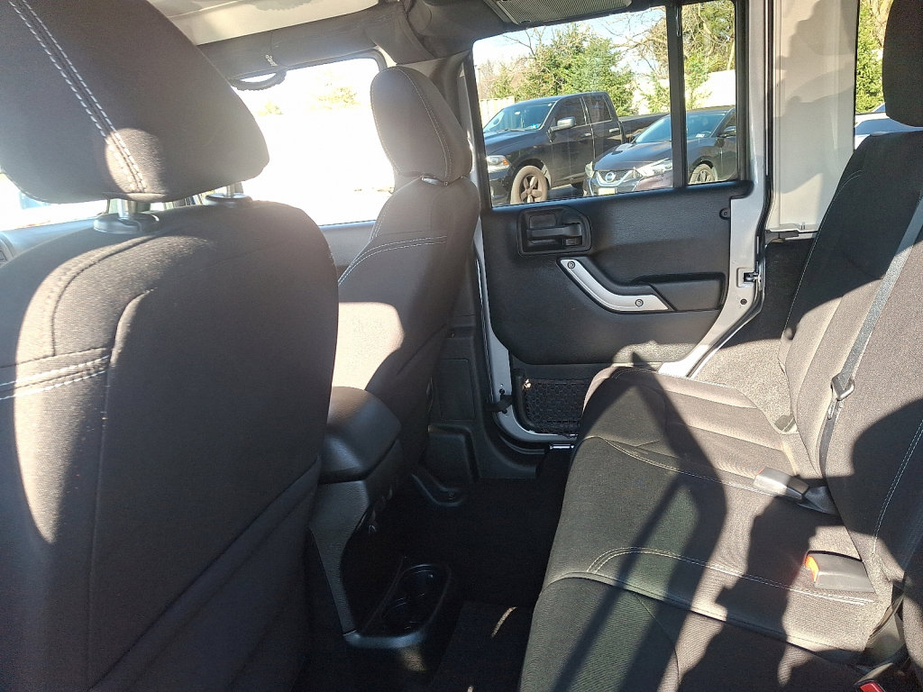 Used 2018 Jeep Wrangler Unlimited Rubicon w/ Cold Weather Group image 20