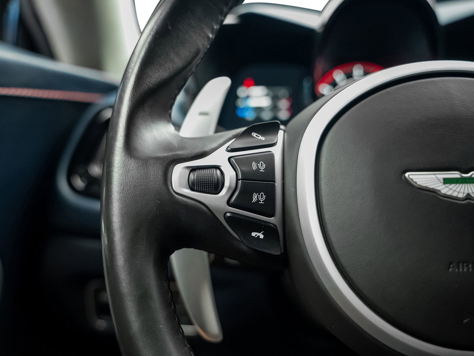 Used 2020 Aston Martin V8 Vantage Coupe RWD image 40