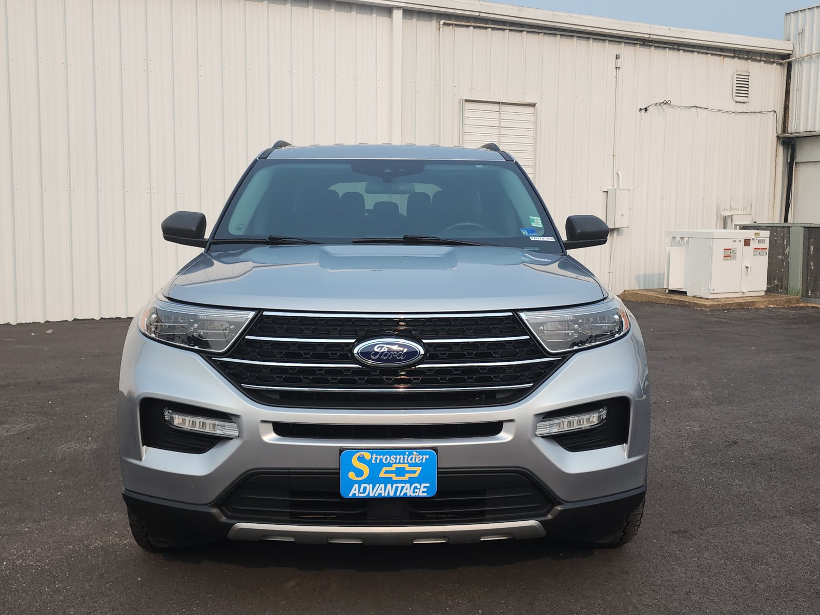 Used 2020 Ford Explorer XLT w/ Equipment Group 202A AWD/4WD image 8