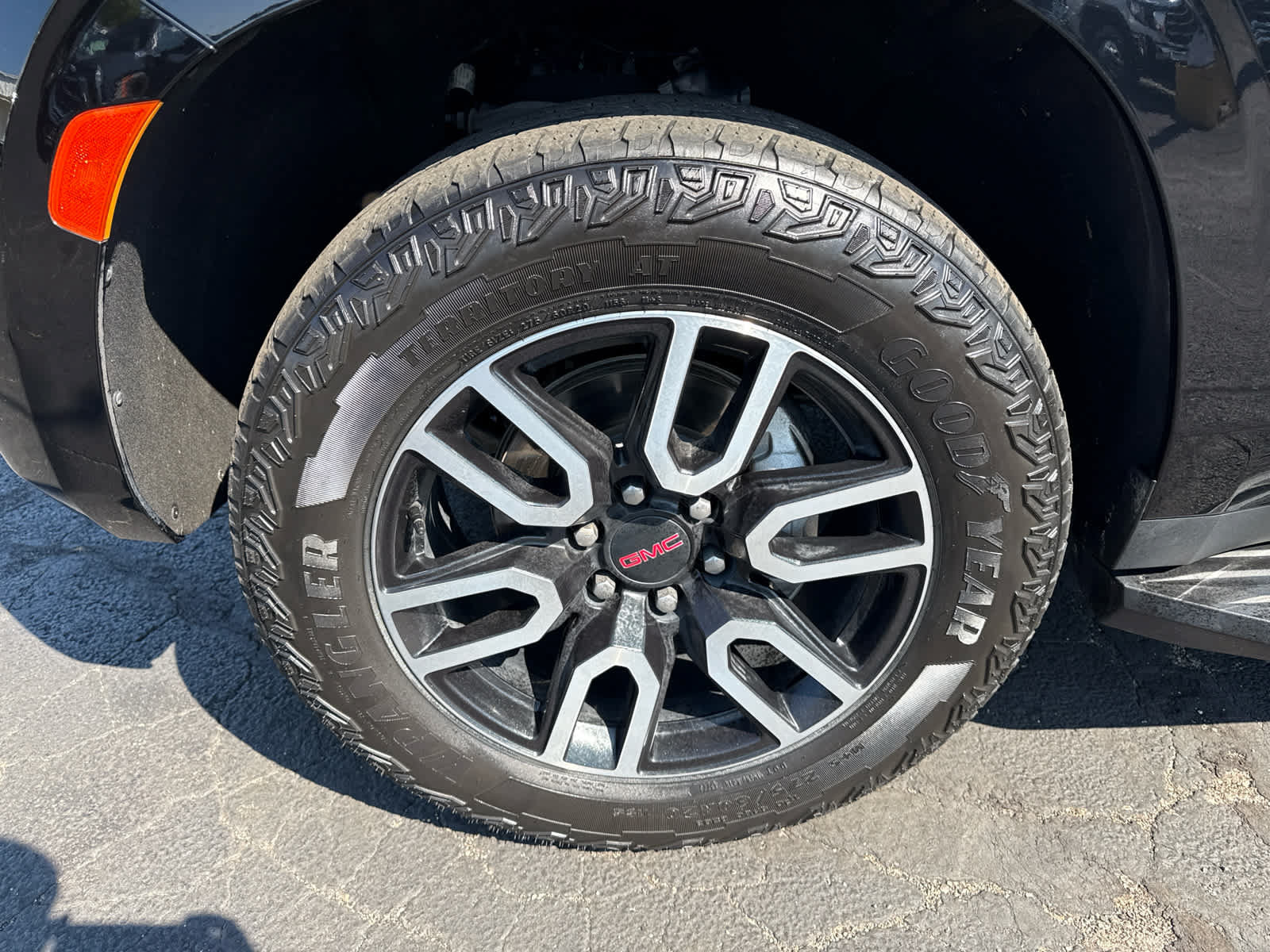 Certified 2023 GMC Yukon AT4 w/ Max Trailering Package AWD/4WD image 9