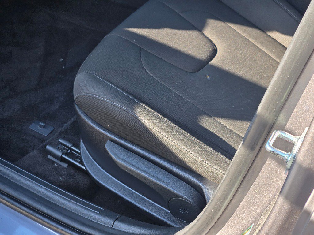 Used 2025 Hyundai Elantra Sport FWD image 21
