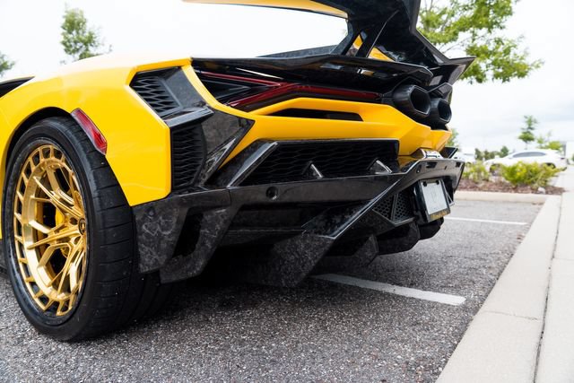 Used 2025 Lamborghini Revuelto AWD/4WD image 18