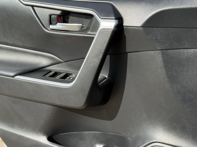 Used 2019 Toyota RAV4 XLE Premium image 27