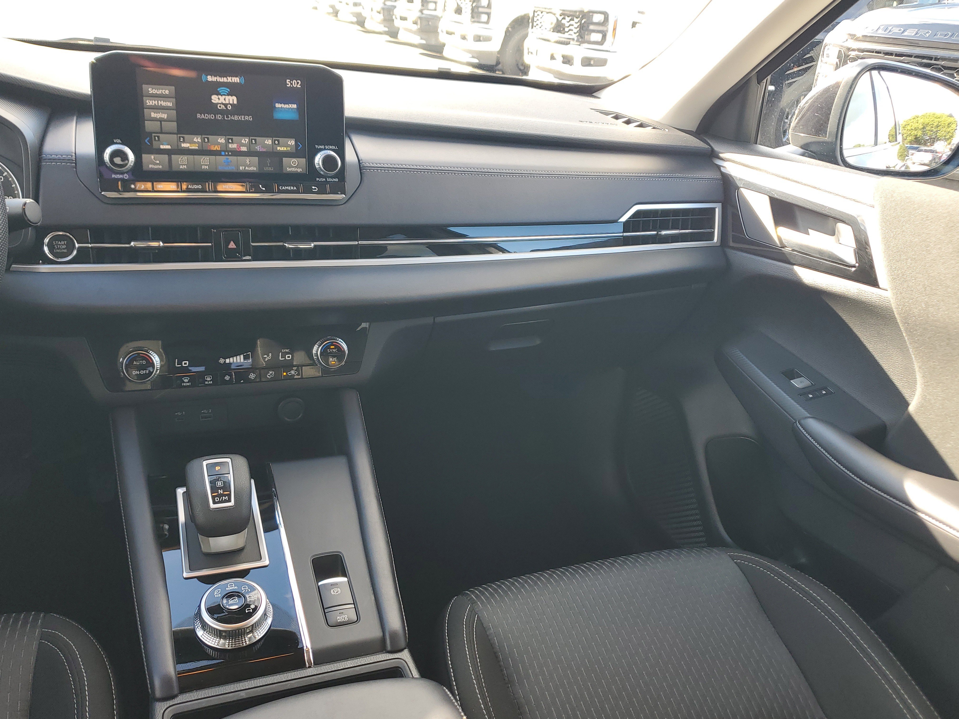 Used 2024 Mitsubishi Outlander ES image 16