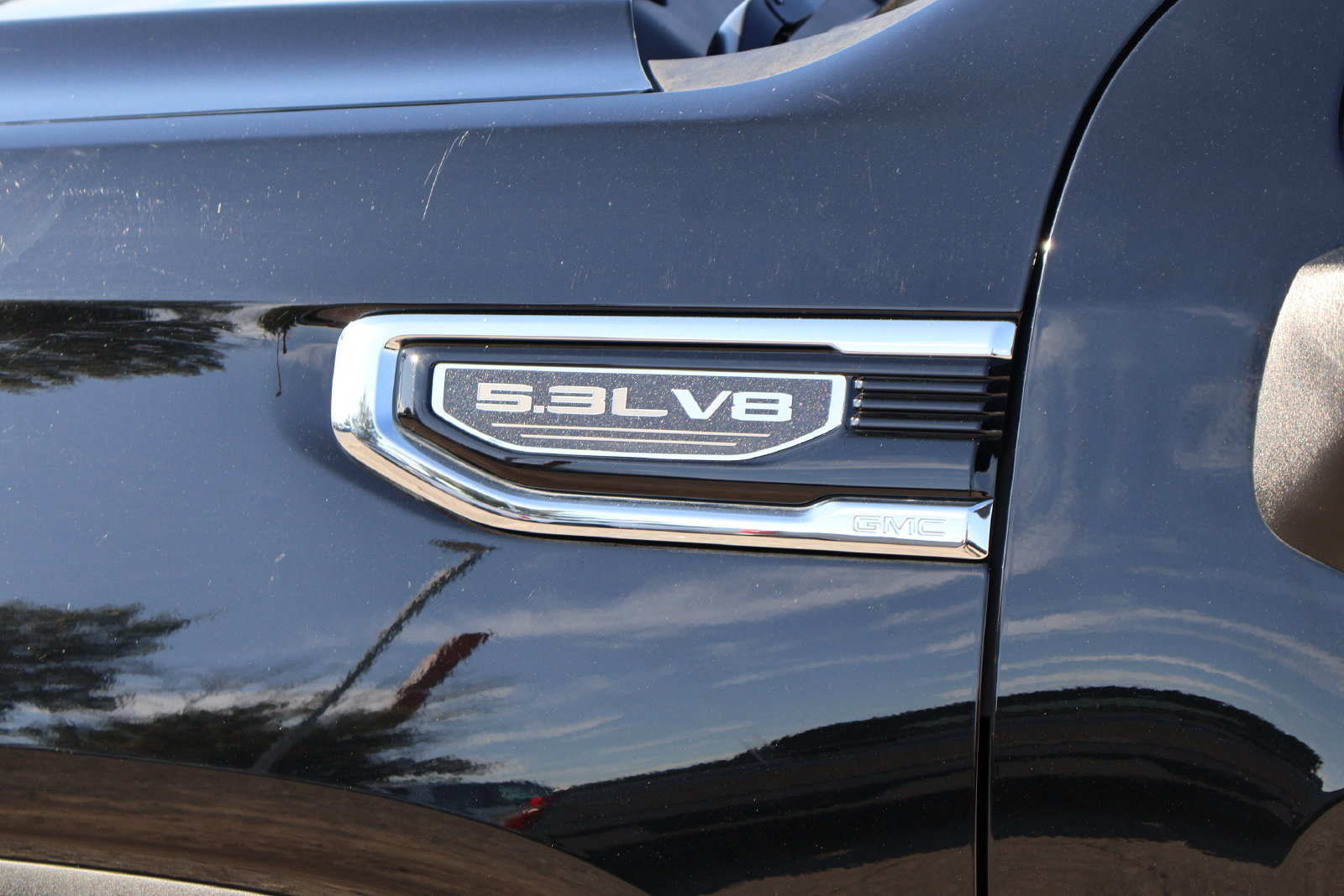 Used 2025 GMC Sierra 1500 SLT AWD/4WD image 4