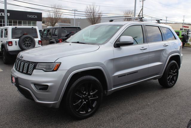 Used 2020 Jeep Grand Cherokee Altitude AWD/4WD image 2