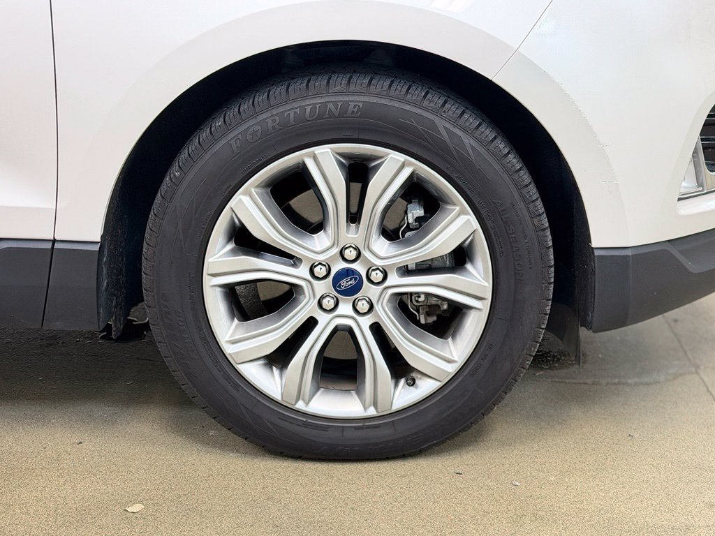 Used 2019 Ford Edge Titanium w/ Cold Weather Package AWD/4WD image 4