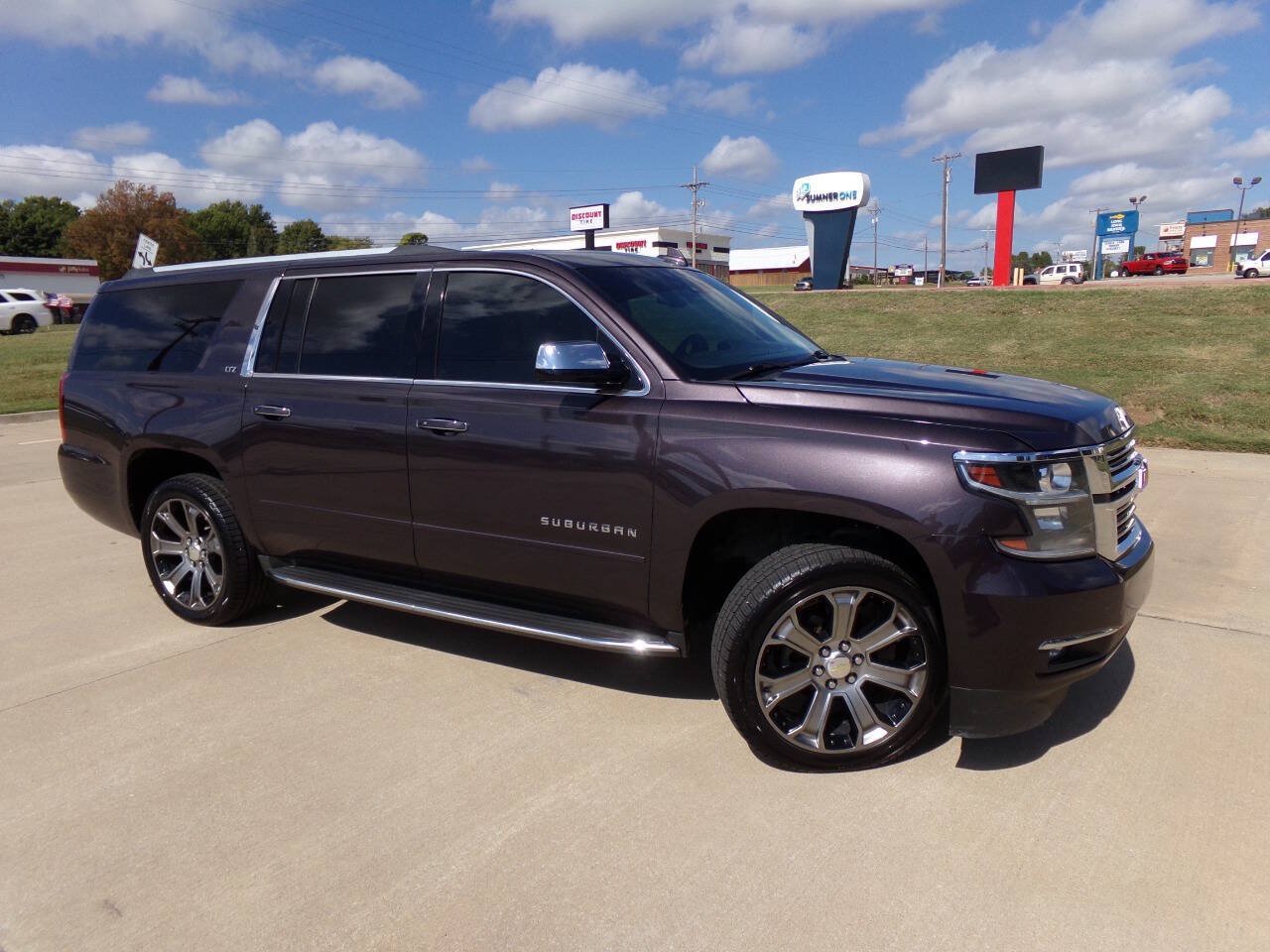 Used 2015 Chevrolet Suburban LTZ RWD image 13