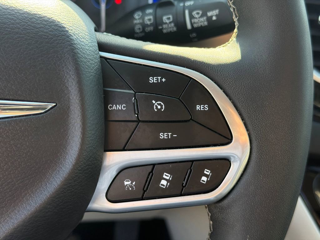 Used 2024 Chrysler Pacifica Touring-L FWD image 24
