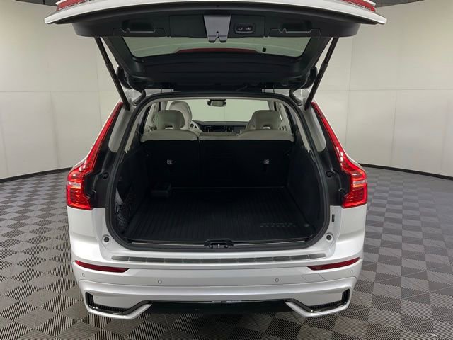 Used 2025 Volvo XC60 B5 Ultra w/ Protection Package Premier image 34