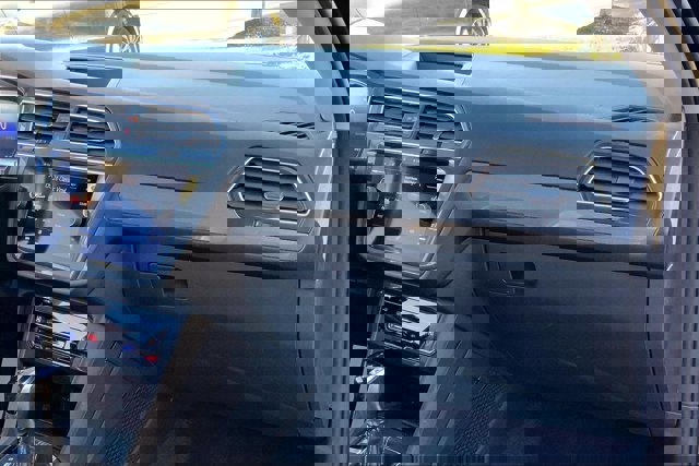 Used 2022 Volkswagen Tiguan SE image 16