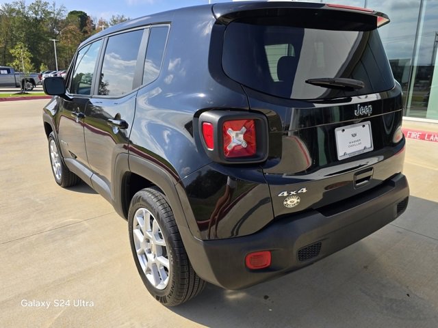 Used 2023 Jeep Renegade Latitude image 3