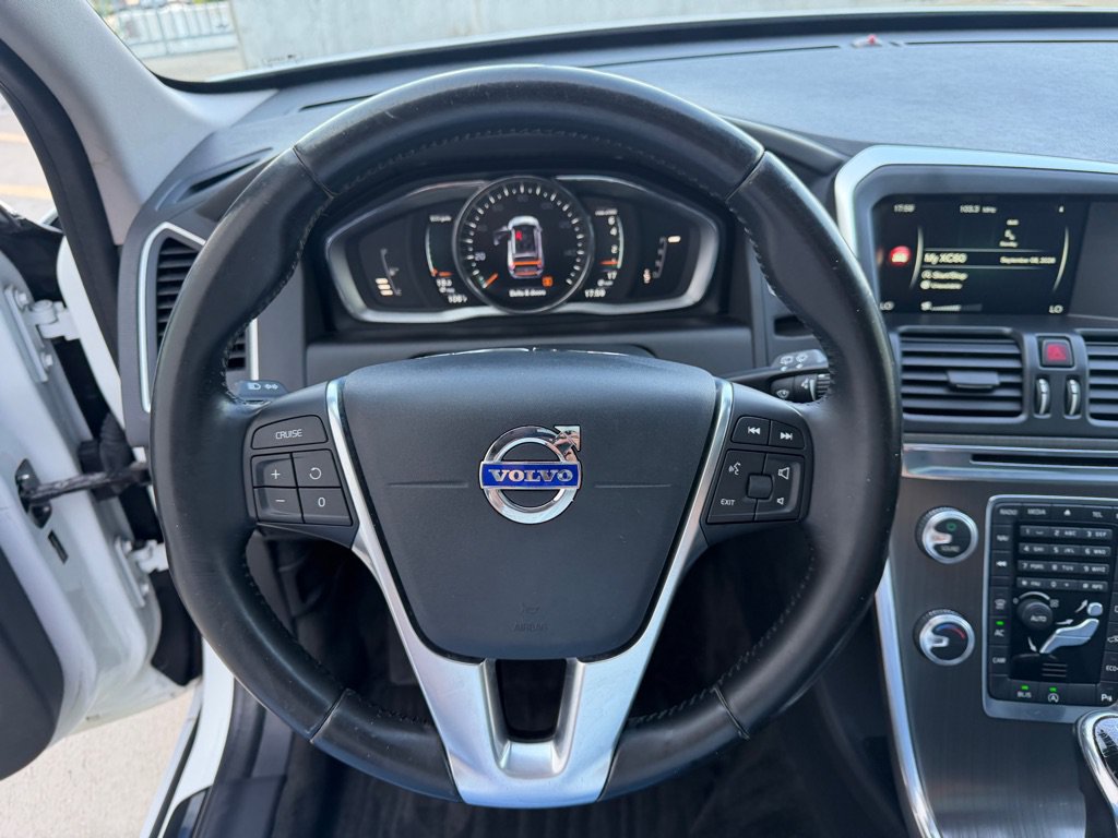 Used 2016 Volvo XC60 T5 Premier w/ Proximity Package FWD image 15