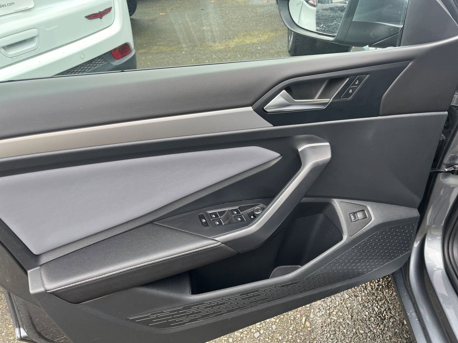 Used 2025 Volkswagen Jetta SE image 18