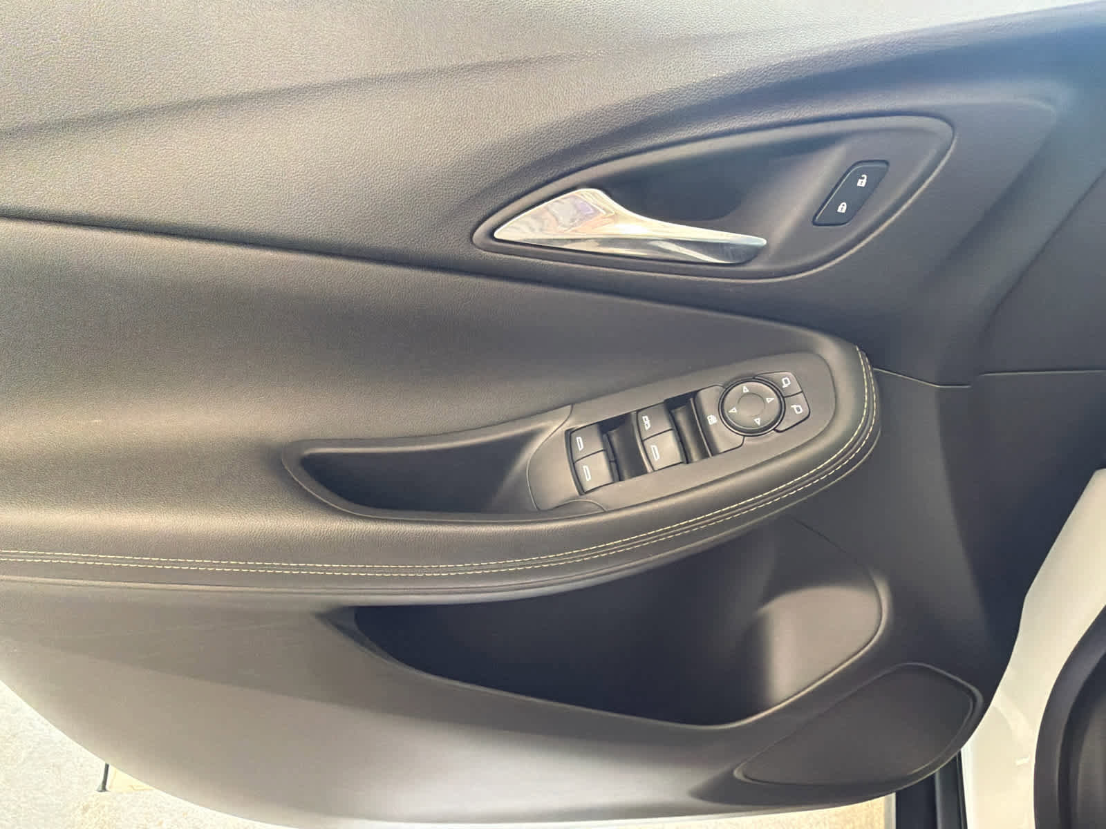 Used 2024 Buick Encore GX Sport Touring w/ Comfort Package image 19