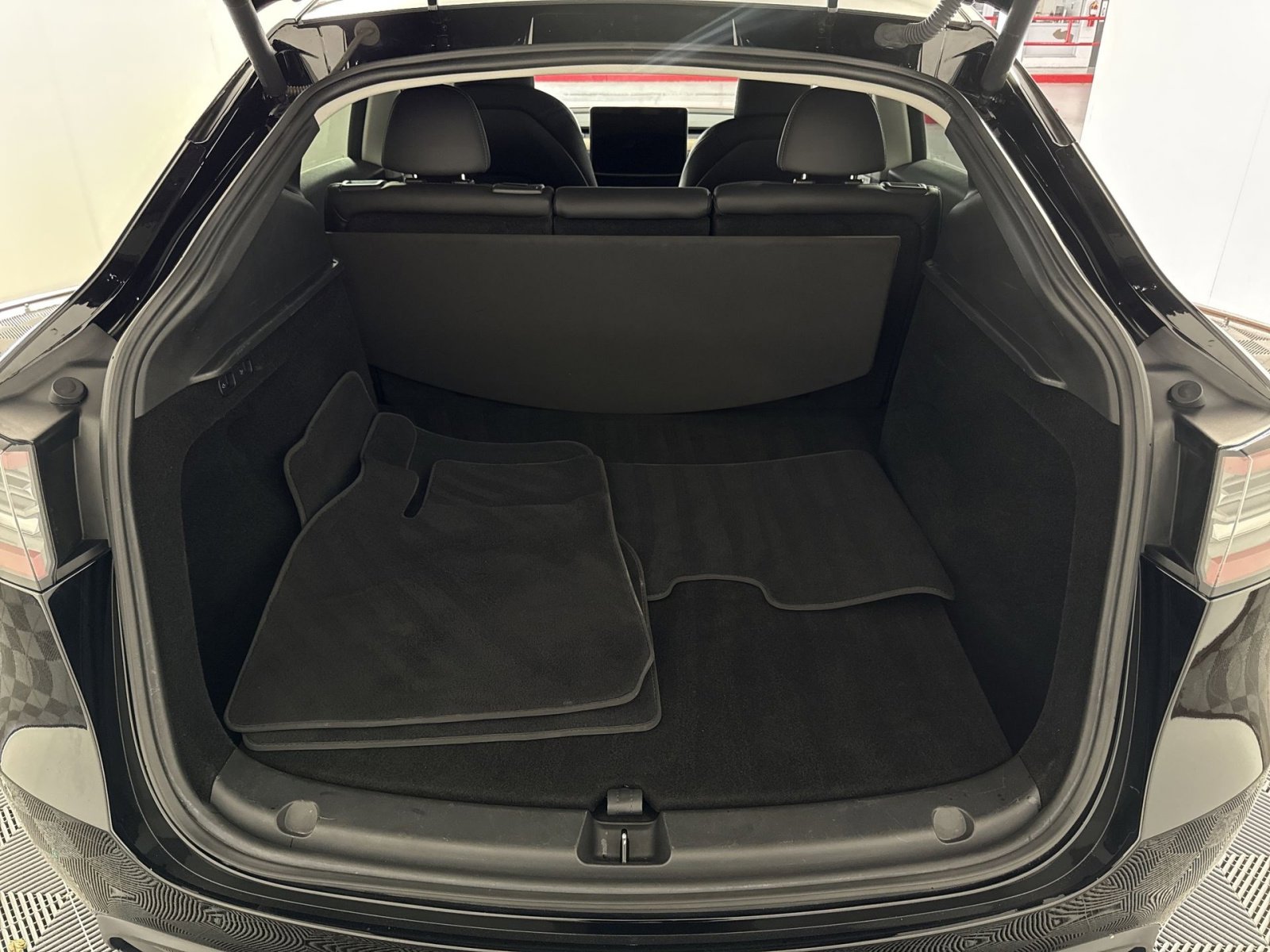 Used 2024 Tesla Model Y Long Range image 26