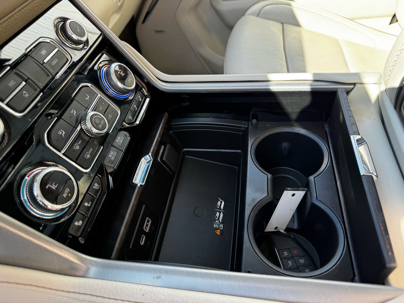 Used 2022 GMC Yukon XL Denali w/ Advanced Technology Package image 25