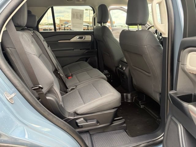 Used 2025 Ford Explorer Active AWD/4WD image 18
