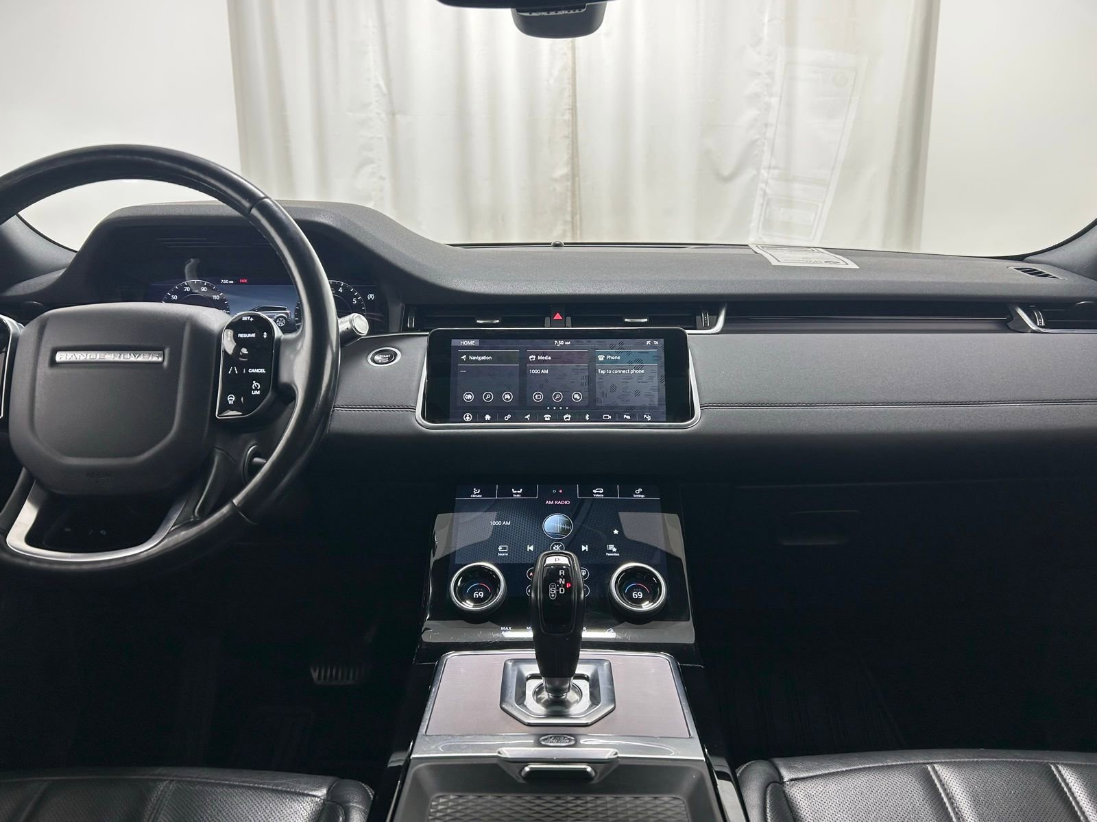 Used 2020 Land Rover Range Rover Evoque SE image 9