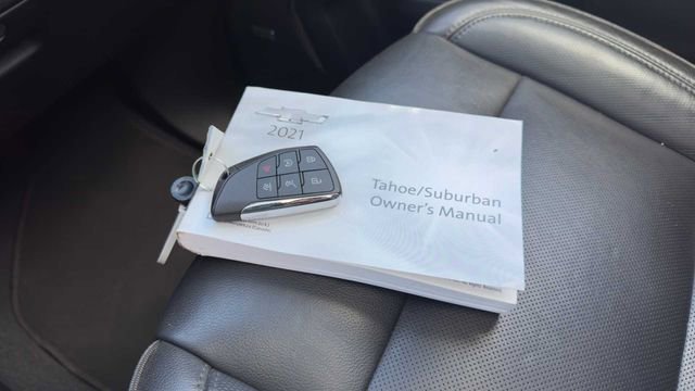 Used 2021 Chevrolet Suburban RST w/ Luxury Package RWD image 32