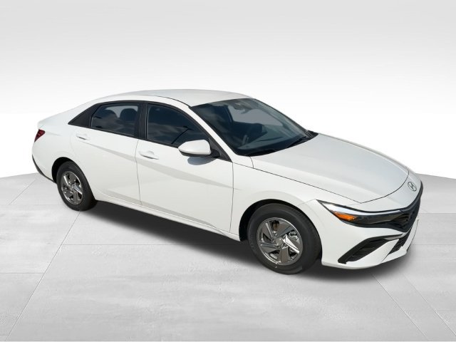 New 2026 Hyundai Elantra SE FWD image 2