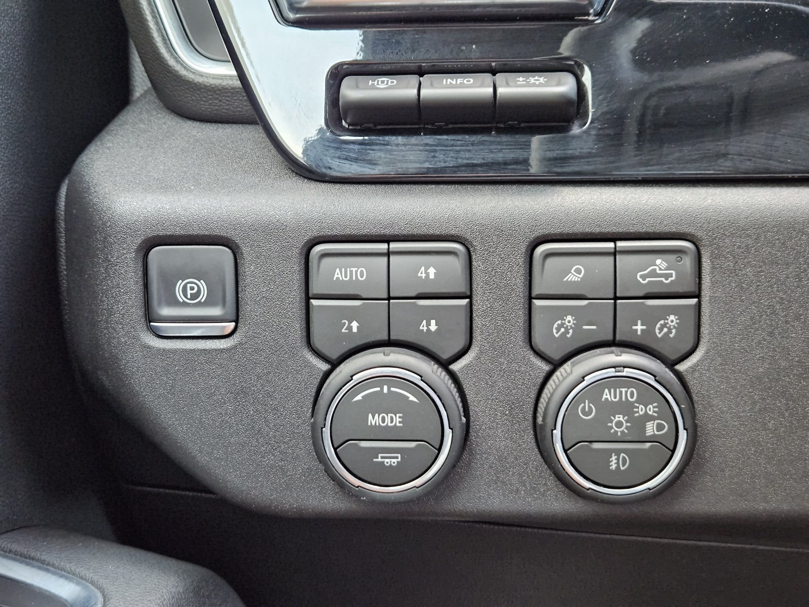 Certified 2026 Chevrolet Silverado 2500 LTZ w/ LTZ Premium Package AWD/4WD image 26