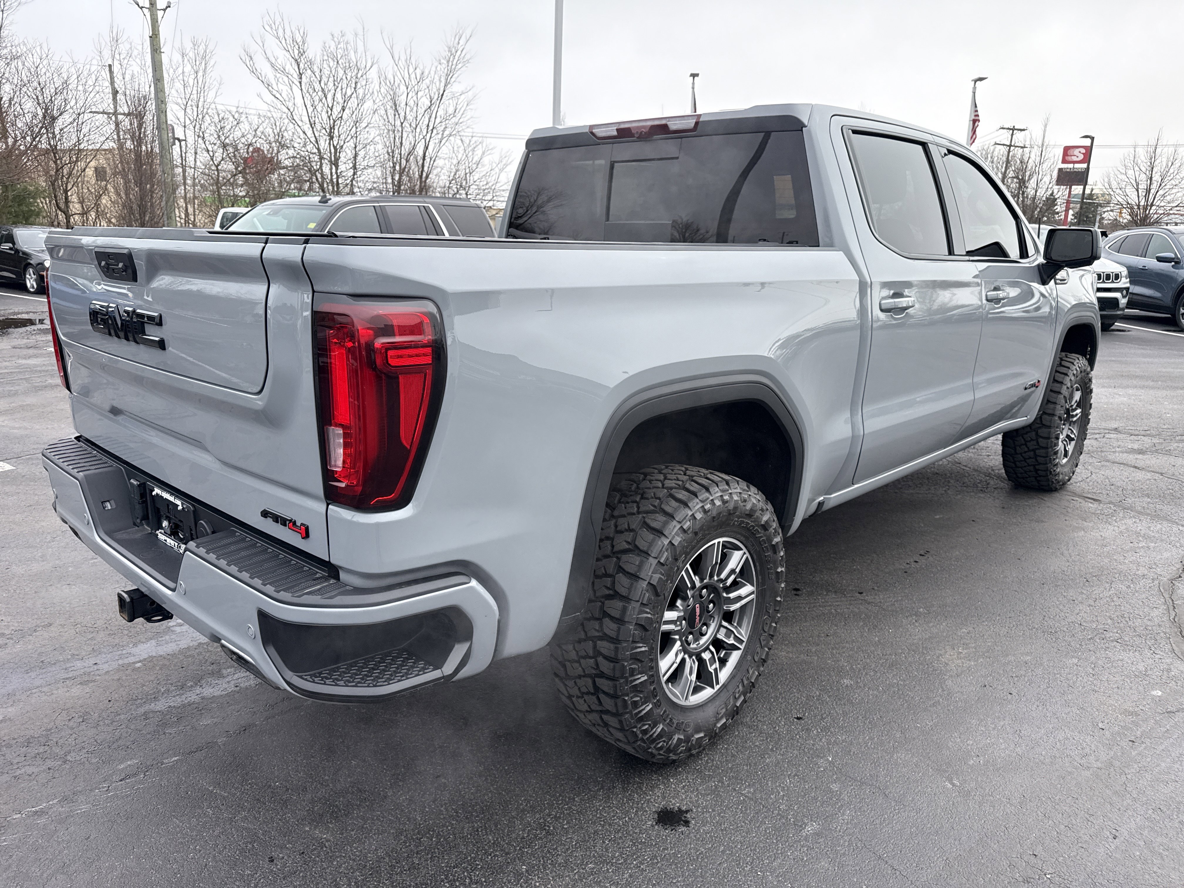 Used 2024 GMC Sierra 1500 AT4 w/ Technology Package image 10