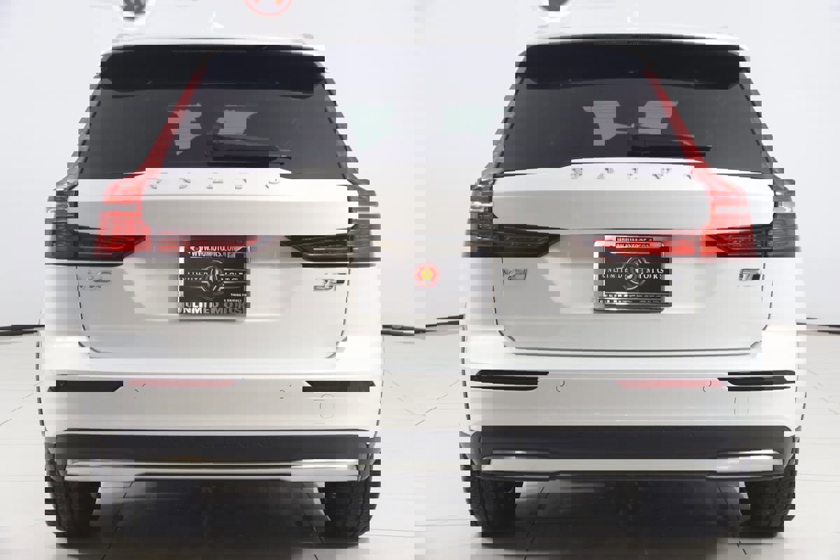 Used 2024 Volvo V60 B5 Cross Country Plus image 46