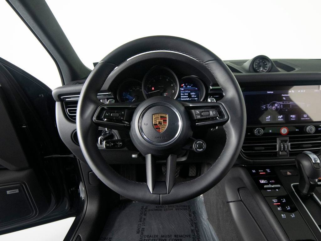 Certified 2026 Porsche Macan AWD/4WD image 33