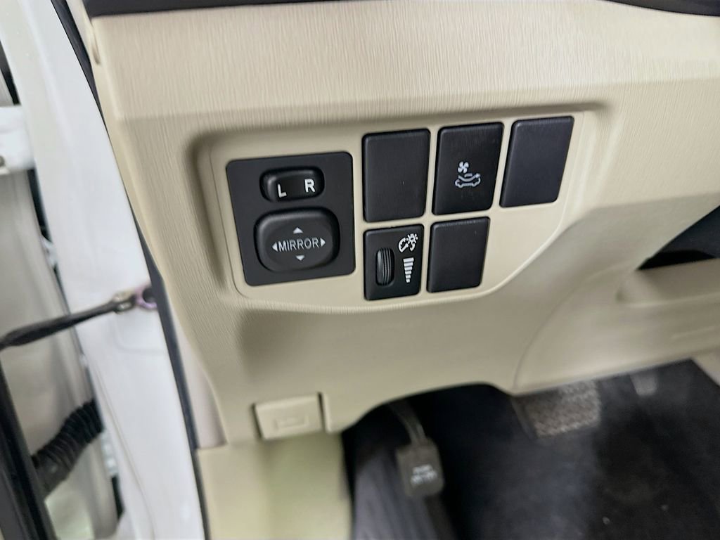 Used 2013 Toyota Prius Four w/ Deluxe Solar Roof Pkg image 10