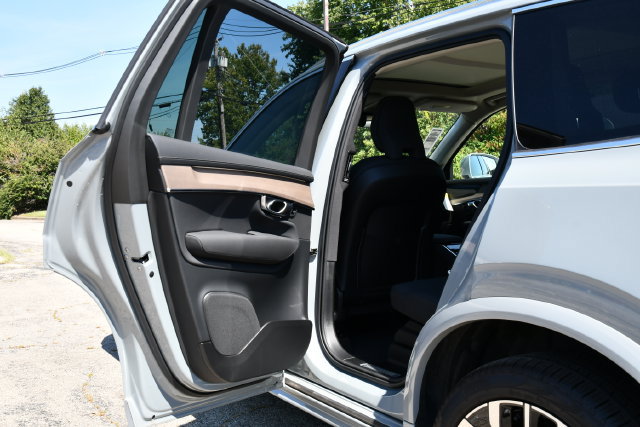 New 2026 Volvo XC90 B6 Plus w/ Protection Package Premier AWD/4WD image 17