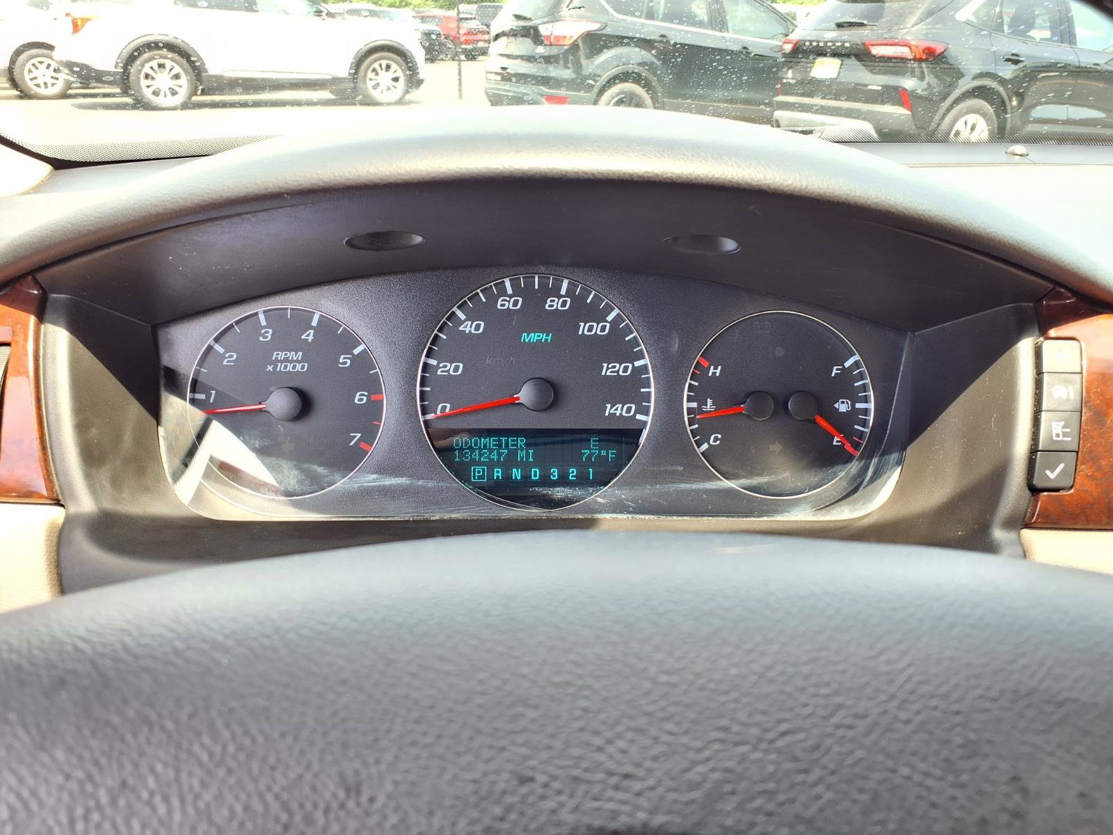 Used 2009 Chevrolet Impala LT w/ Luxury Edition Package FWD image 16