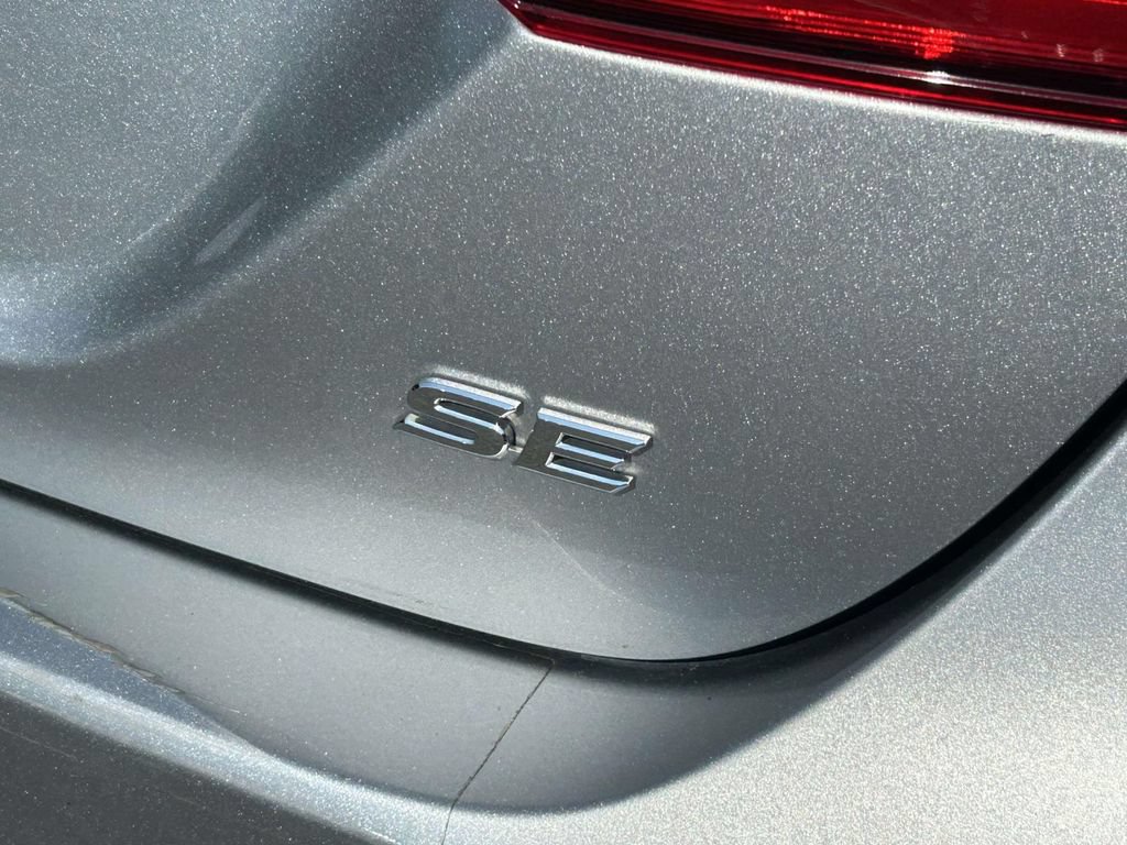 Used 2020 Toyota Camry SE FWD image 11