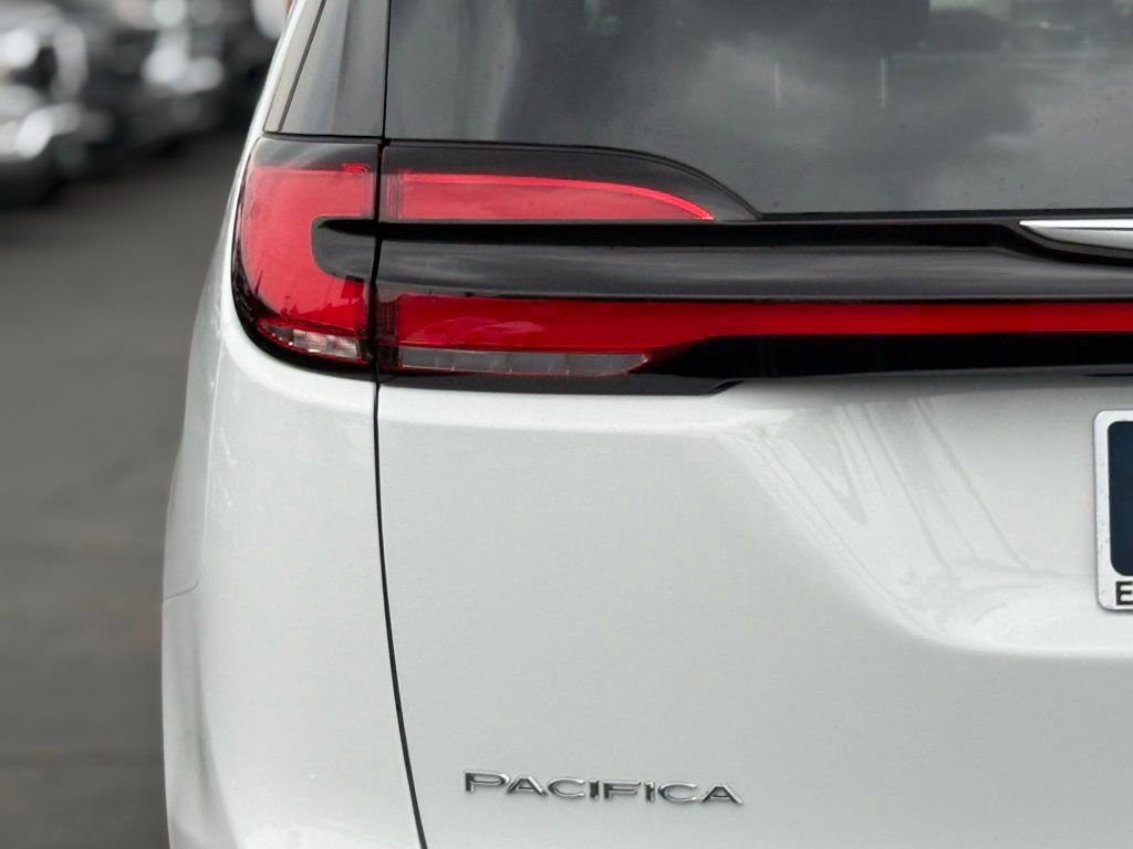 New 2026 Chrysler Pacifica Select image 8