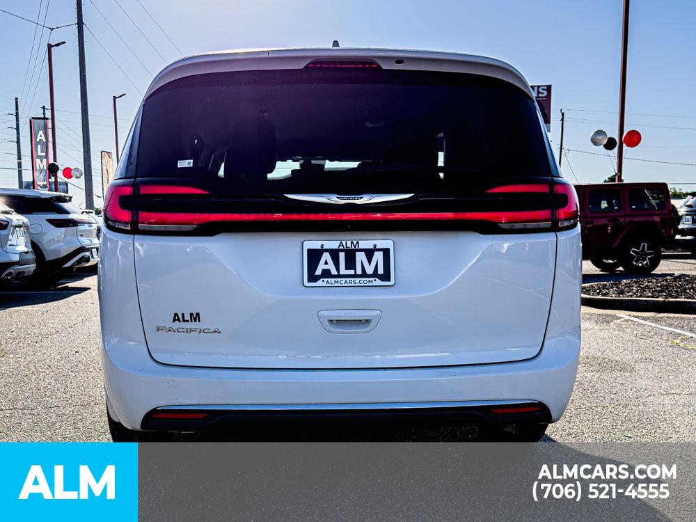 Used 2022 Chrysler Pacifica Touring-L FWD image 5