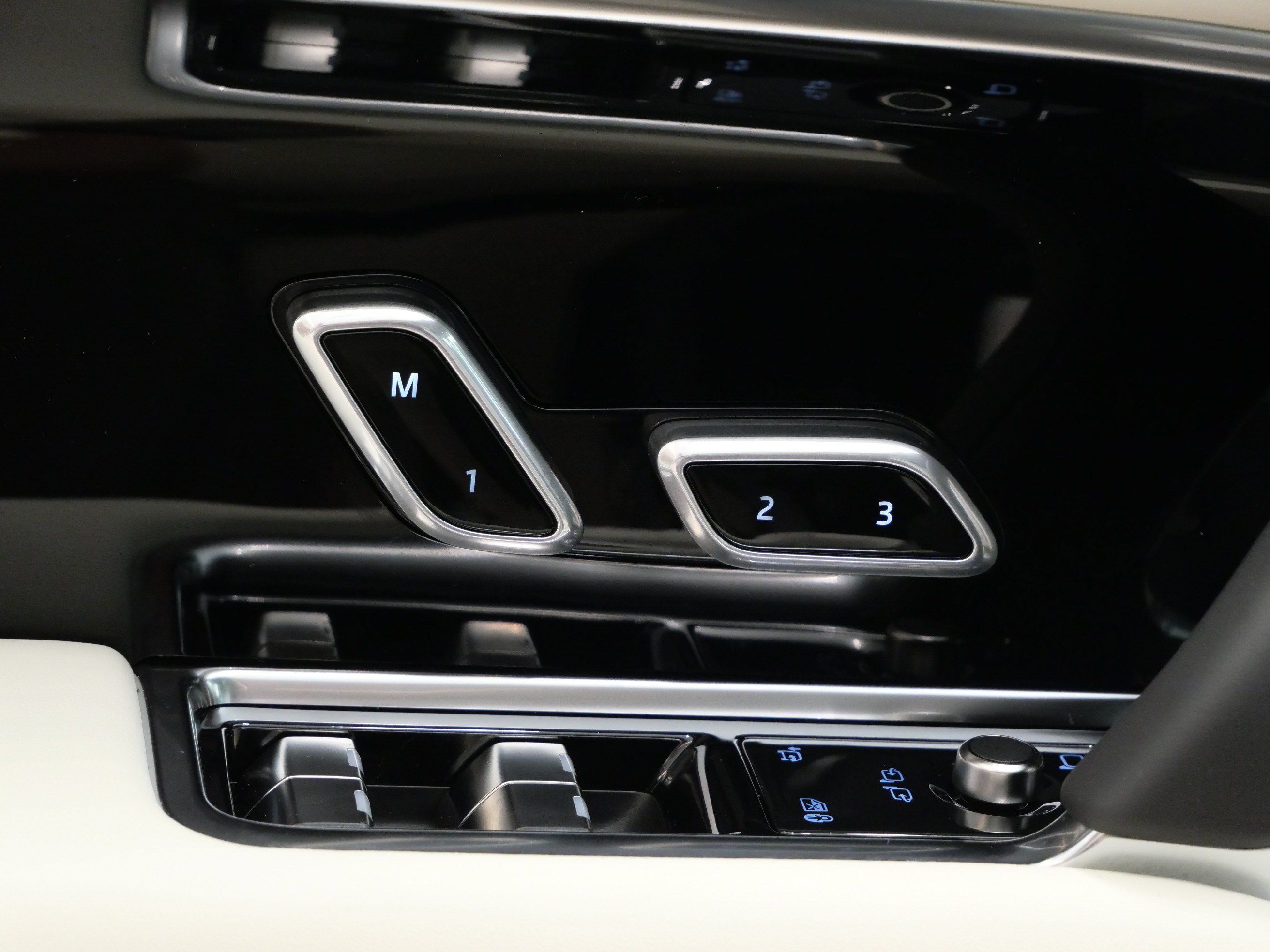 New 2027 Land Rover Range Rover Autobiography AWD/4WD image 5